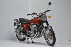 Image d'une moto Honda 750 rouge.. Image d'une moto Honda 750 rouge..